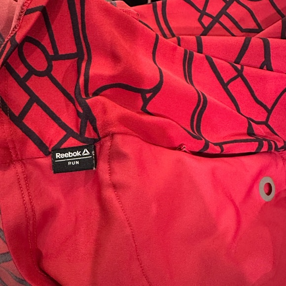 Reebok lightweight athletic top - Picture 11 of 16